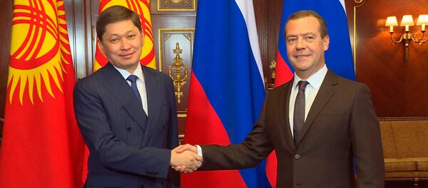 Первая встреча Исакова с Медведевым в качестве премьера — кадры - Sputnik Кыргызстан