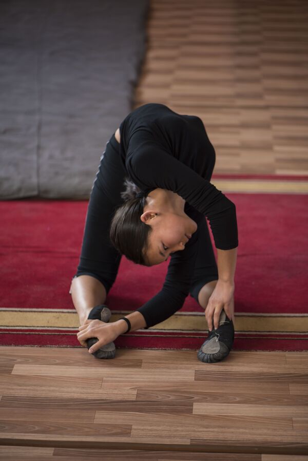 Пятнадцатилетняя циркачка Милена Урулдаева - Sputnik Кыргызстан