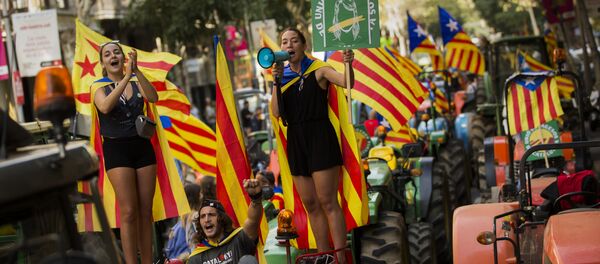Сторонники независимости Каталонии во время митинга. Сторонники независимости Каталонии во время митинга. - Sputnik Кыргызстан