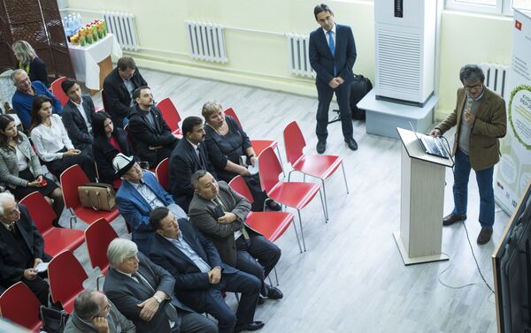 Конференц-зал рассчитан на 80-100 мест, посетители могут воспользоваться читальным залом с широким фондом специализированной литературы. - Sputnik Кыргызстан