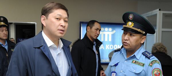 Премьер-министр Сапар Исаков бүгүн, 4-октябрда таң эрте эл аралык Манас аэропортун капысынан барып текшергенин өкмөттүн маалымат кызматы билдирди - Sputnik Кыргызстан