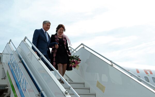 Президент КР Алмазбек Атамбаев прибыл с госвизитом в Узбекистан - Sputnik Кыргызстан