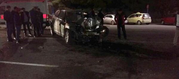 На проспекте Чингиза Айтматова в Бишкеке сегодня около 4.00 водитель Lexus попал в ДТП - Sputnik Кыргызстан