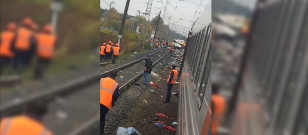 Последствия страшного ДТП с автобусом и поездом — кадры из Владимира Последствия страшного ДТП с автобусом и поездом — кадры из Владимира - Sputnik Кыргызстан