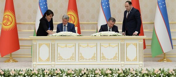 Государственный визит Алмазбека Атамбаева в Узбекистане - Sputnik Кыргызстан