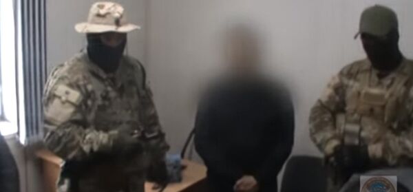 Все было хорошо, пока… — видео задержания подполковника со взяткой в КР - Sputnik Кыргызстан