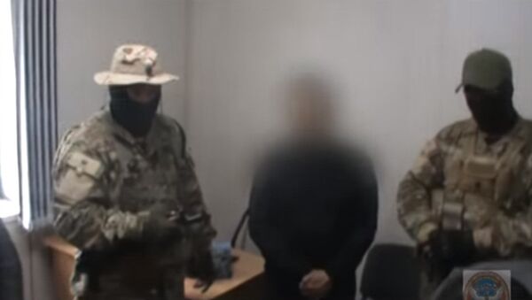 Все было хорошо, пока… — видео задержания подполковника со взяткой в КР - Sputnik Кыргызстан