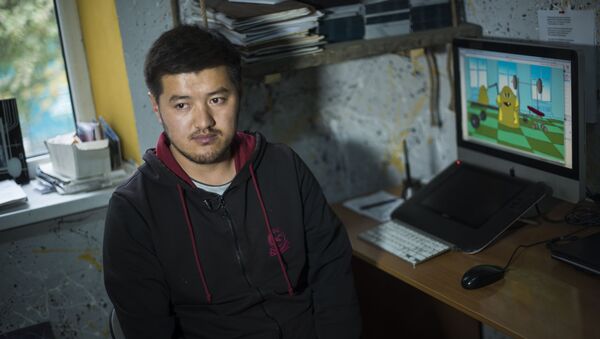 Cүрөтчү, аниматор Төлгөбек Койчуманов маек учурунда - Sputnik Кыргызстан