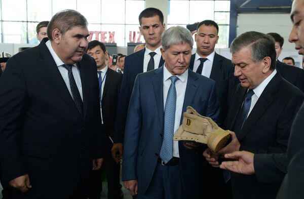 Государственный визит Алмазбека Атамбаева в Узбекистан - Sputnik Кыргызстан
