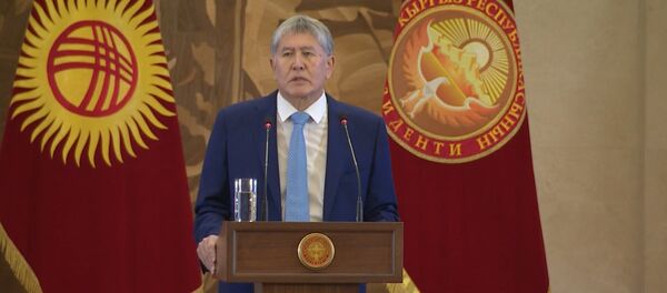Атамбаев рассказал о Джумакадырове — видео с эмоциями президента - Sputnik Кыргызстан