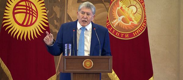 Что сказал Атамбаев про власть Казахстана — видео выступления президента - Sputnik Кыргызстан