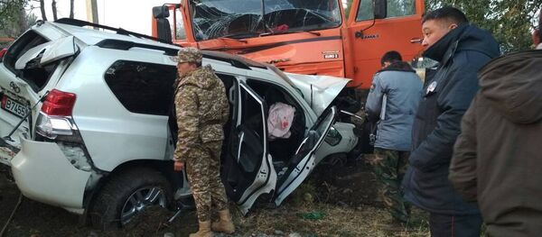 Последствия ДТП на трассе Бишкек — Кара-Балта, где погиб вице-премьер-министр КР по силовому блоку Темир Джумакадыров. Архивное фото - Sputnik Кыргызстан