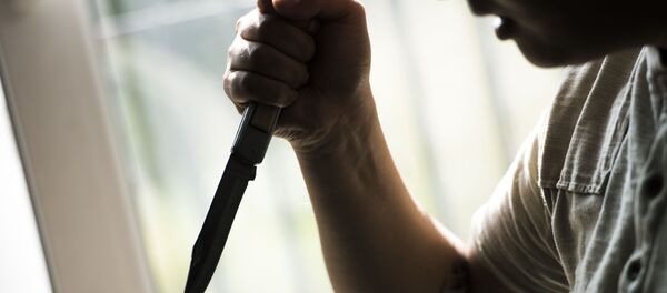 Бычак кармаган адам. Архив - Sputnik Кыргызстан