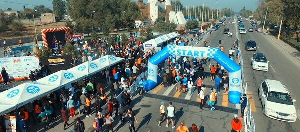 Жарышка түшкөн миңден ашуун күлүк. Бишкектеги иш-чаранын видеосу - Sputnik Кыргызстан