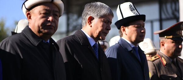 Панихида по погибшему в ДТП вице-премьер-министру КР Темиру Джумакадырову - Sputnik Кыргызстан