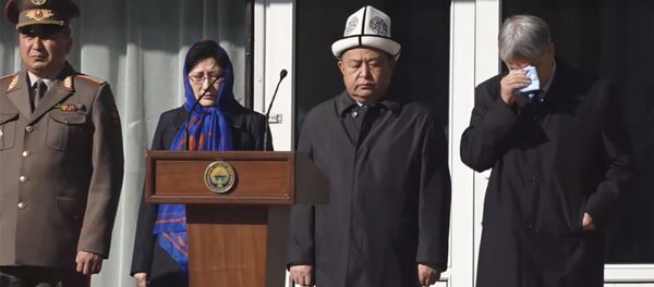 Я видел в Джумакадырове будущего президента — речь Атамбаева на панихиде Я видел в Джумакадырове будущего президента — речь Атамбаева на панихиде - Sputnik Кыргызстан