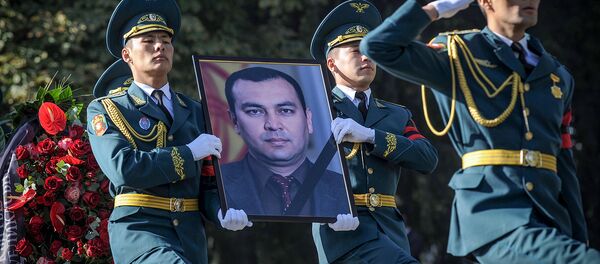 Панихида по погибшему в ДТП вице-премьер-министру КР Темиру Джумакадырову. Архивное фото - Sputnik Кыргызстан