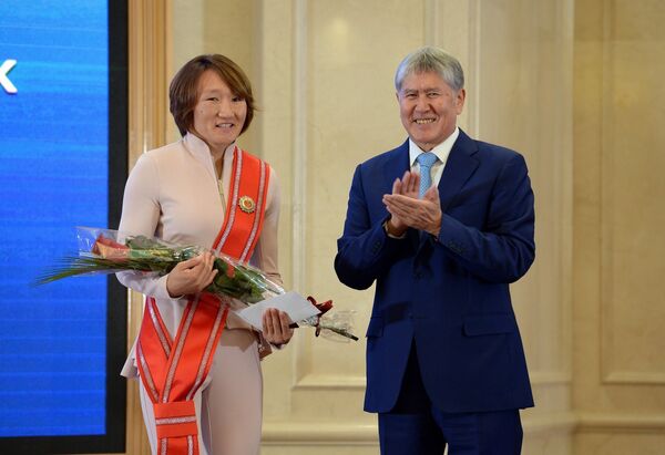 Церемонии награждения государственными наградами Кыргызской Республики за особый вклад в развитие страны - Sputnik Кыргызстан