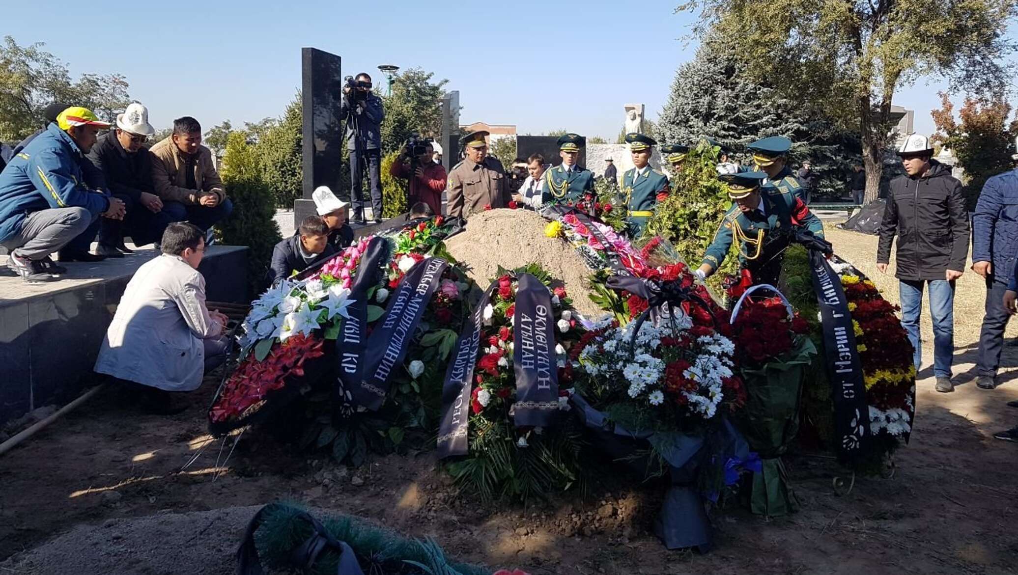 Мурза похоронили. Ала-Арчинское кладбище. Кладбище в Киргизии. Могилы в Кыргызстане.