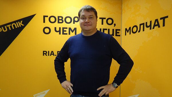 Спортивный журналист, ведущий программы Фанзона на телеканале Царьград Андрей Малосолов на радиостудии Sputnik Латвия - Sputnik Кыргызстан