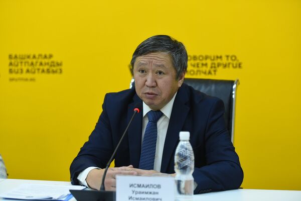 Директор Республиканского центра психического здоровья Ураимжан Исмаилов - Sputnik Кыргызстан