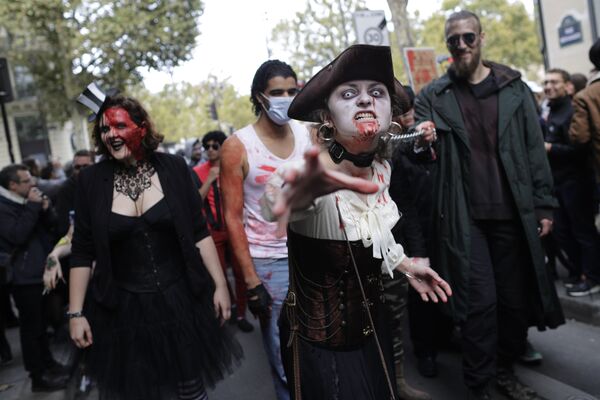 Традиционное мероприятие зомби-моб в Париже - Sputnik Кыргызстан