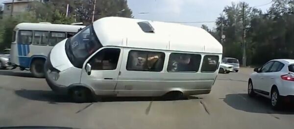 На дорогах люди гибнут, как на войне — патрульные сняли ролик о ДТП - Sputnik Кыргызстан