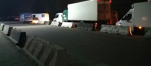 Кыргызстан менен Казакстандын чек арасында кезекте турган жүк ташуучу унаалар - Sputnik Кыргызстан