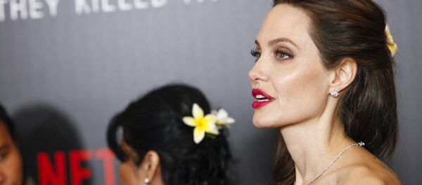 Голливудская актриса Анджелина Джоли. Архивное фото Голливудская актриса Анджелина Джоли. Архивное фото - Sputnik Кыргызстан