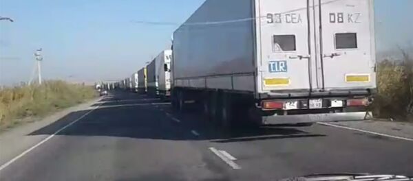 Актилек пунктундагы фуралардын чубалган тыгыны. Күбөнүн видеосу - Sputnik Кыргызстан