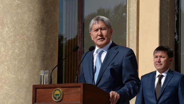 Рабочая поездка президента Алмазбека Атамбаева в Таласскую область - Sputnik Кыргызстан