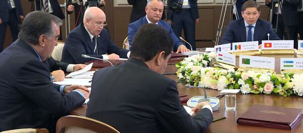 Самый молодой — Сапар Исаков в окружении президентов стран СНГ - Sputnik Кыргызстан