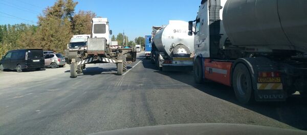 Ситуация на КПП Актилек - Автодорожный. 12 октябрь Ситуация на КПП Актилек - Автодорожный. 12 октябрь - Sputnik Кыргызстан