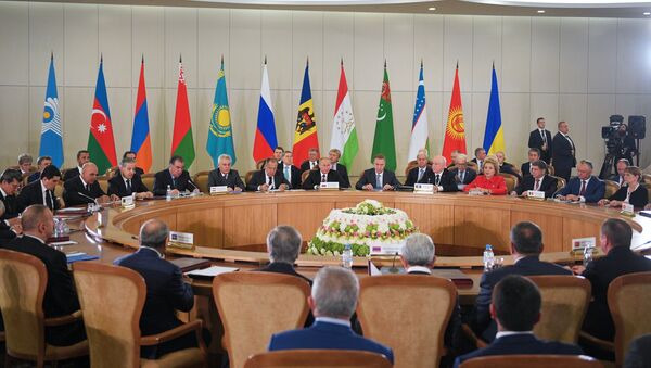 Президент РФ В. Путин принимает участие в заседании Совета глав государств СНГ - Sputnik Кыргызстан