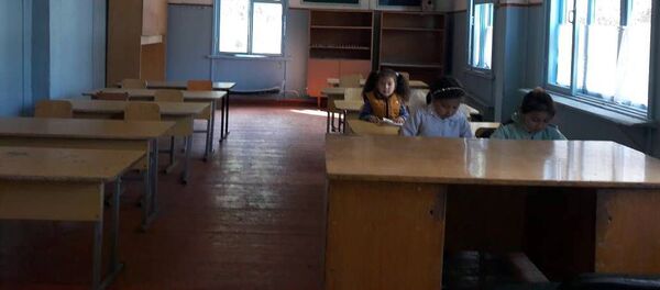 Ученики не приходят на уроки в Сузаке Ученики не приходят на уроки в Сузаке - Sputnik Кыргызстан
