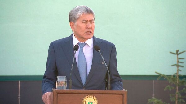 Атамбаев: кыргыз эли үч күндүк блокададан коркуп калбайт! Видео - Sputnik Кыргызстан