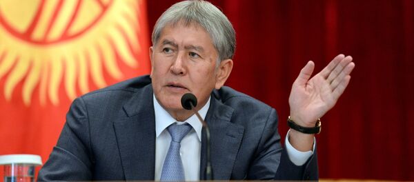 Рабочая поездка Алмазбека Атамбаева в Баткенскую область Рабочая поездка Алмазбека Атамбаева в Баткенскую область - Sputnik Кыргызстан