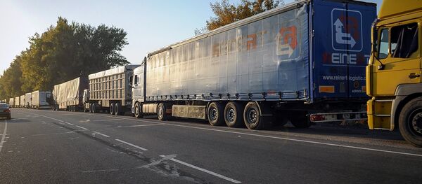 Затор из фур на КПП на границе с Казахстаном. Архивное фото - Sputnik Кыргызстан