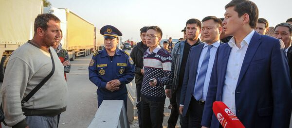 Ситуация на контрольно-пропускном пункте Акжол автодорожный на границе КР и РК - Sputnik Кыргызстан