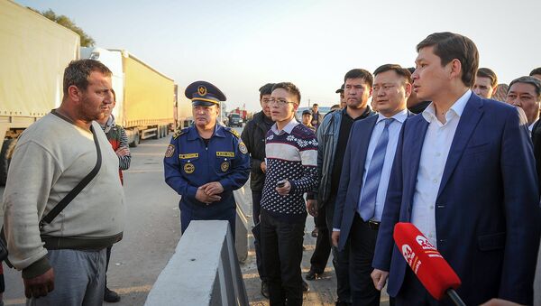 Ситуация на контрольно-пропускном пункте Акжол автодорожный на границе КР и РК - Sputnik Кыргызстан