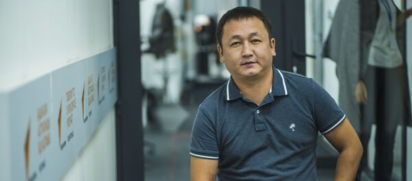 Знаменитый актер, участник сборной Тамашоу Бакыт Осмонканов Знаменитый актер, участник сборной Тамашоу Бакыт Осмонканов - Sputnik Кыргызстан