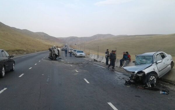 Автоавария произошла в Ноокатском районе 14 октября примерно в 15.30. Столкнулись легковые автомобили Mercedes Benz и Opel. - Sputnik Кыргызстан