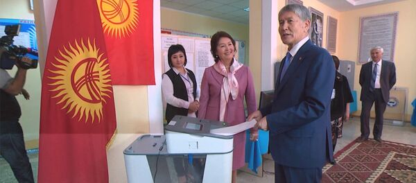 Атамбаев чек ара маселеси ЕАЭБдин тагдырына таасирин тийгизиши мүмкүн экенин айтты - Sputnik Кыргызстан