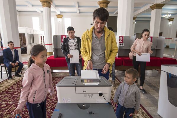 За него проголосовало 54,77 процента избирателей - Sputnik Кыргызстан