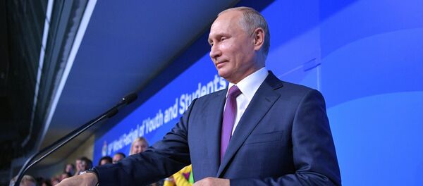 Президент РФ В. Путин принял участие в открытии Всемирного фестиваля молодёжи и студентов в Сочи Президент РФ В. Путин принял участие в открытии Всемирного фестиваля молодёжи и студентов в Сочи - Sputnik Кыргызстан