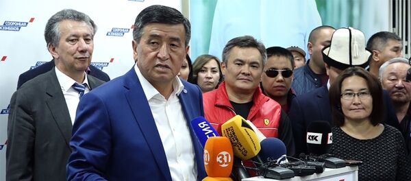 Жээнбеков: Атамбаев экөөбүз бири-бирибизди куттуктадык. Маалымат жыйындан видео - Sputnik Кыргызстан