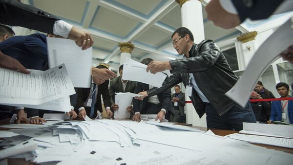 Подсчет голосов на избирательном участке - Sputnik Кыргызстан