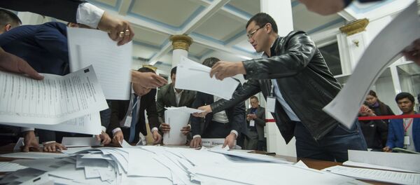 Подсчет голосов на избирательном участке - Sputnik Кыргызстан