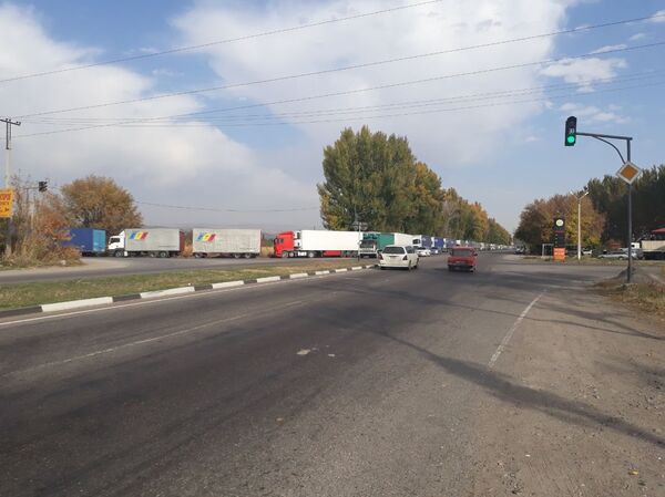 Ситуация на контрольно-пропускном пункте Ак-Тилек автодорожный - Sputnik Кыргызстан