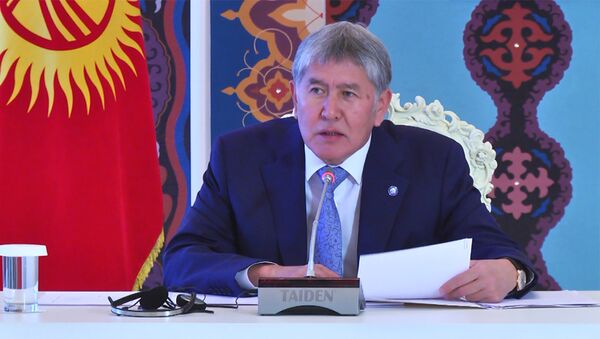 Атамбаев отреагировал на слова экс-посла США в России Макфола — видео - Sputnik Кыргызстан